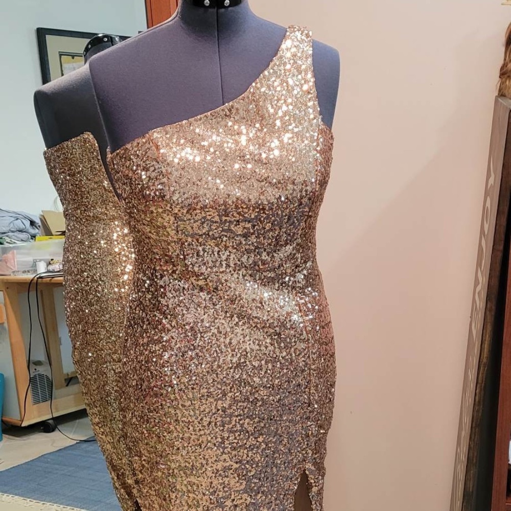 Beautiful long off-the-shoulder sequin dress by B. Smart